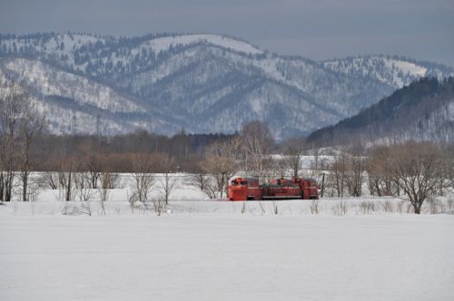 谷ラッセル雪３６２レ(2018/2/22・24恩根内駅発車・恩根内駅手前)
