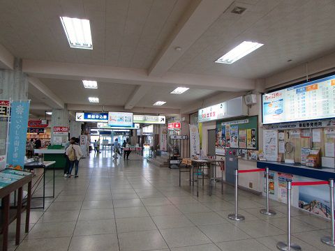 駅よりも骨太?なフェリーターミナルのコンコース。 【2016年05月 愛媛県八幡浜市】