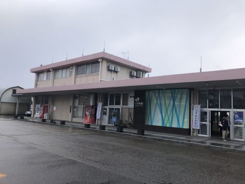 観光列車おいこっと号 十日町駅発 長野駅行 乗車記 座席 車内販売 早春の車窓は雪景色