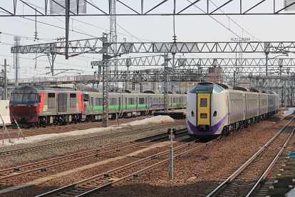 733系3000番台B-3102編成+B-3202編成の苗穂工場試運転列車