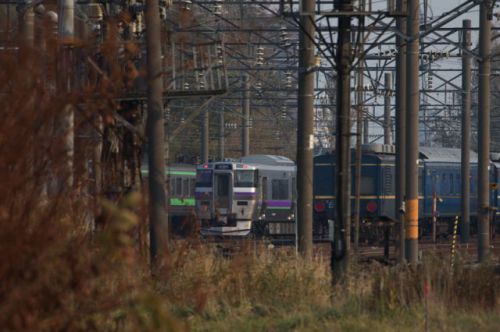 函館からやって来た733系B-1001はこだてライナー-懐かしい列車と過去を振り返る