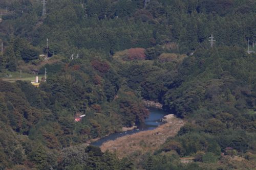 木々の隙間に渡良瀬川を望む - わたらせ渓谷鉄道・2018年秋 -