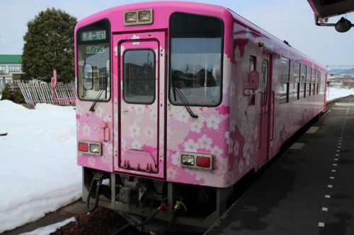 山形鉄道フラワー長井線でめぐる桜の旅 置賜さくら回廊 烏帽子山公園 最上川発祥の地など