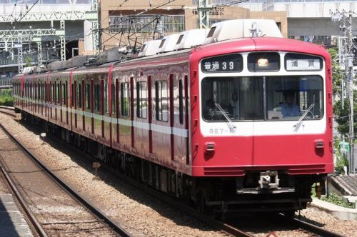 京急電鉄「800形」6月引退 記念乗車券が発売 中三男子「朝4時から並びました。800形はみんなに愛されていたのでお疲れと言いたい」