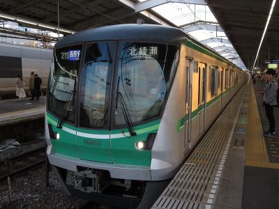 東京メトロ16000系(1次車) 東京メトロ千代田線各駅停車北綾瀬行き(青)
