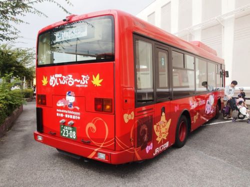 ひろしま観光ループバス「ハローキティ新幹線 ラッピングバス」(ひろしまめいぷる~ぷ)SKG-LR290J2