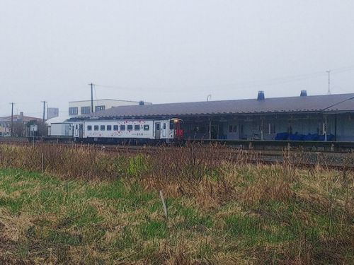 快速はなさきは地球探索鉄道花咲線ラッピングトレイン