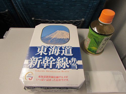東海道新幹線の車内で「東海道新幹線弁当」。 【2019年04月 東海道新幹線車内】