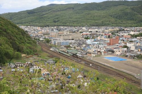 瞰望岩から遠軽駅を俯瞰する