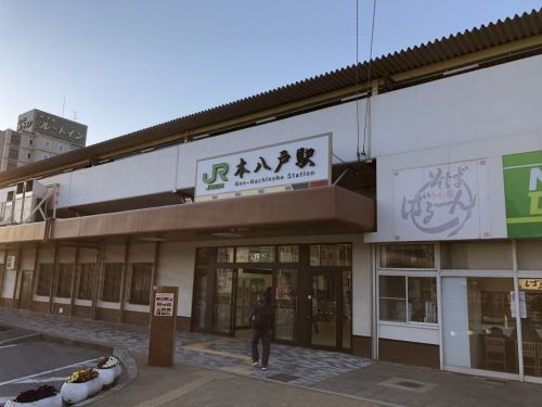 八戸市 八戸屋台村 みろく横丁 駅から歩いて酒場 鯖の冷燻など郷土料理を肴に酌み交わす