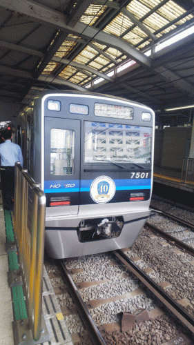 北総線開業40周年記念ヘッドマーク付きの北総鉄道7500形7501F