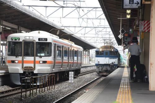 7月6日撮影 西線貨物8084レ in塩尻駅にて