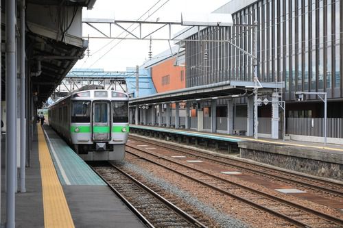 この列車は折り返し旭川行きになります(721系電車F-6編成さん)
