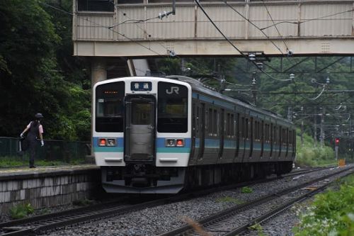 7月14日撮影 冠着駅にて211系とWVしなの