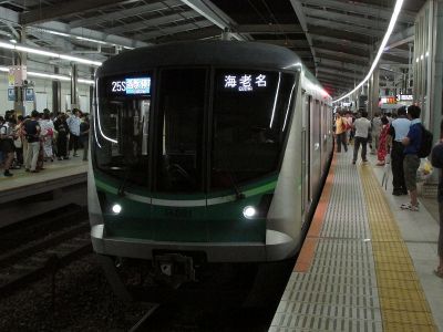 東京メトロ16000系(1次車) 小田急小田原線各駅停車海老名行き(青)