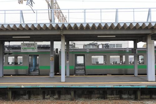 721系電車を横から見る。