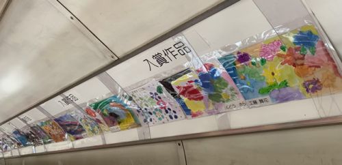 大仏公園あじさいまつり2019 お絵描き&川柳コンテスト作品:弘南鉄道大鰐線車内に展示