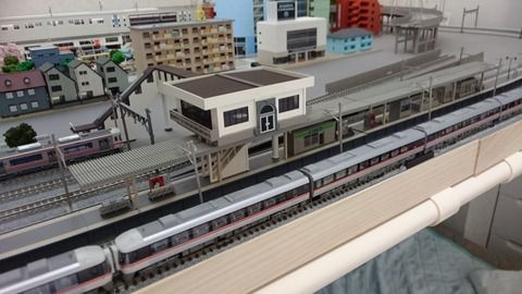 地上駅島式ホームの交換