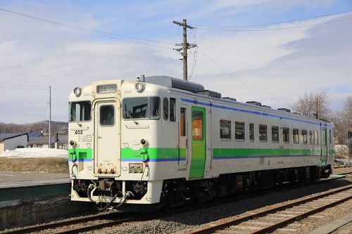 石狩月形駅を発車する石狩当別行き普通列車