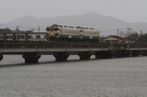 船越水道を渡った列車