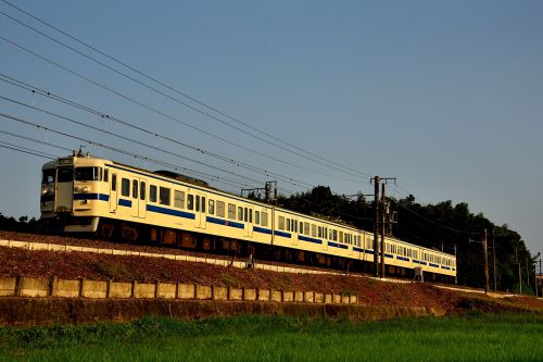 鹿児島本線の朝陽の中を駆ける415系交直流近郊型電車他(原田~天拝山)