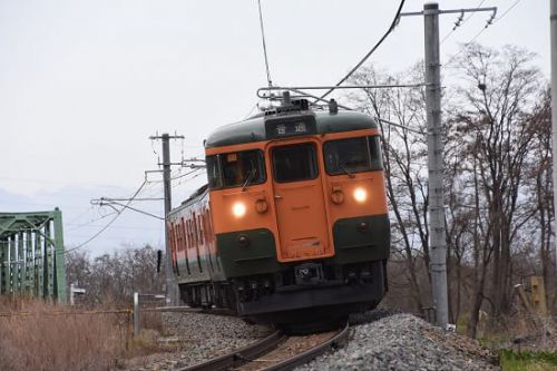 4月21日撮影 しなの鉄道115系 湘南色と台湾色