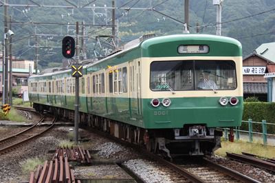伊豆箱根鉄道、特別塗装の3000系と7000系~旧色とゴールドで縁起がいい??