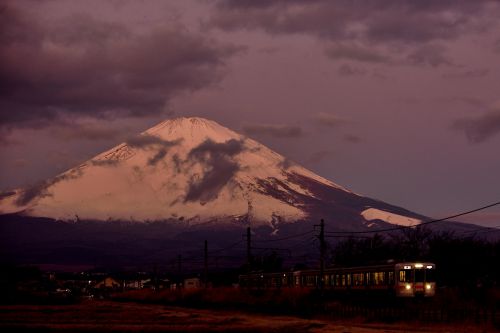 御殿場線の富士山バックを行くローカル電車(御殿場~足柄)