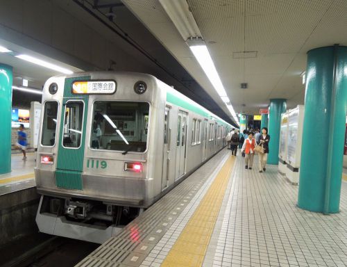 【駅舎探索と散策】近鉄奈良駅と近くの商店街を歩く。マンホールも。