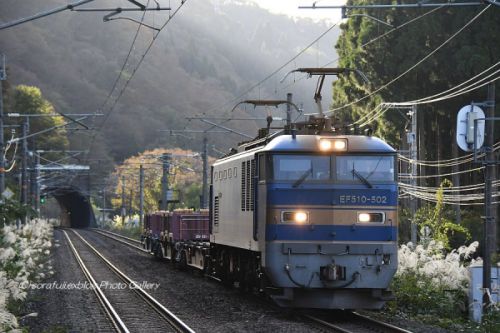 青釜の配給列車