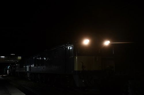 2月1日撮影　夜の洗馬駅にて西線貨物5880ﾚを撮影