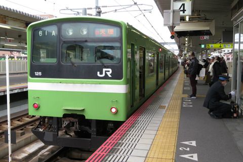【レア】 奈良駅で 普通 「天理行き」 を撮る (発車標&221系・201系) 【2020年1月】