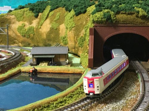 鉄道ジオラマ淡海線の拡張工事(その三)山とトンネル完成 走行動画に満足!