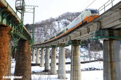 特急 ほくほく十日町雪祭り U102編成を使用