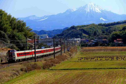 大山と特急やくも