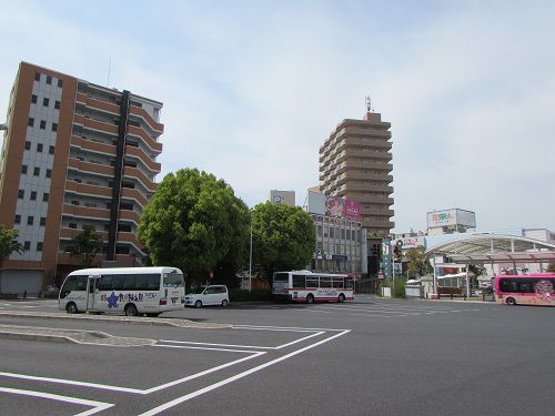 多治見駅南口。駅前広場を出て右手はマンション街? 【2017年05月 岐阜県多治見市】