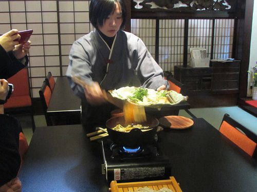 小諸駅前、庭園のような一画にあるカフェ。 【2020年02月 長野県小諸市】