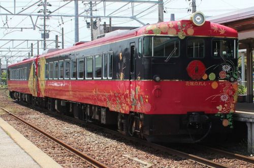 これが本当に電車なの?石川県を走る「花嫁のれん号」はまるで高級料亭