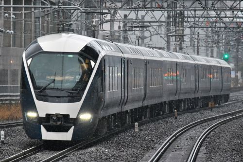 [JR]小雪舞う中サフィール上り一番列車
