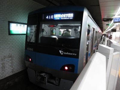 小田急4000形 東京メトロ千代田線各駅停車成城学園前行き