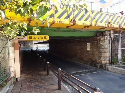 芝増上寺から線路伝いに、東京駅まで歩いてみた。