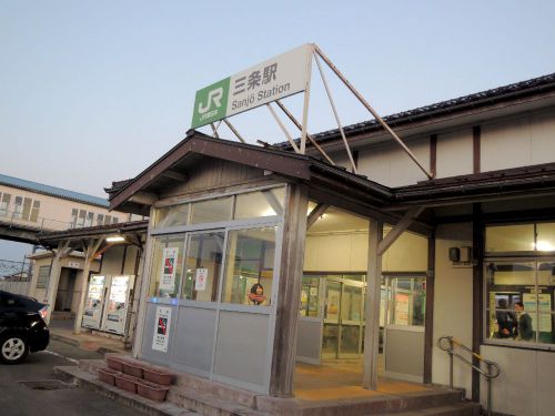 日暮れの本成寺を参拝して、醤油おこわを買って帰る【三条駅(新潟)】