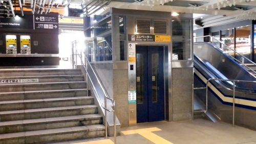 鎌倉駅　移動距離の短いエレベーター