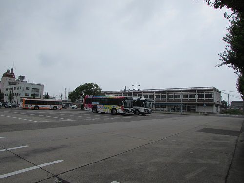 曇天の下、重々しい?雰囲気のJR四日市駅。 【2017年08月 三重県四日市市】