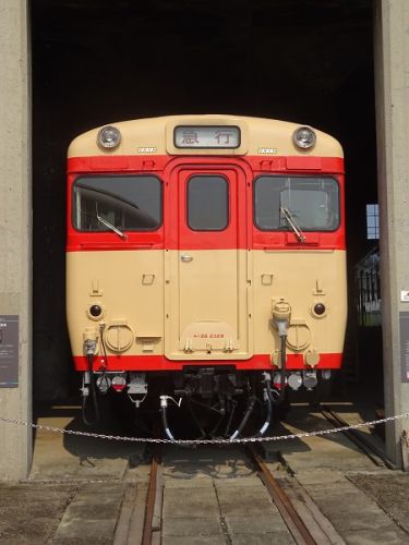 2019年8月の岡山・広島・鳥取・兵庫旅行 10 津山まなびの鉄道館 展示車両 11 キハ28 2329