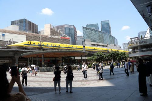 日曜日の有楽町駅前でラッキ~ - 2020年春・ドクターイエロー -