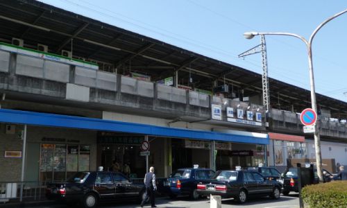 近鉄ひのとりを大和八木駅で見る