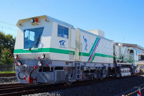 JR西日本、レール削正車増やします 凹凸を削り耐用年数を延ばす 保線作業員の負担も軽減
