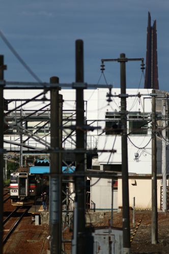 厚別駅と野幌100年記念塔 2020/06/20