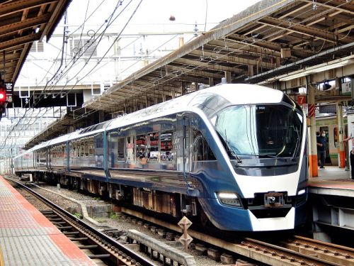 【撮り鉄】JR東日本E261系「サフィール踊り子」1号横浜駅にて撮影しましたヽ(=´▽`=)ノ